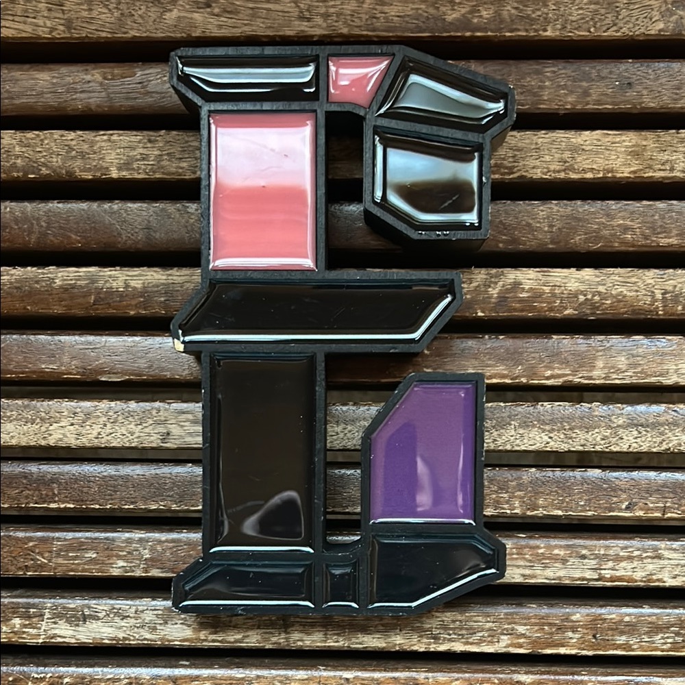 NWT Ashland “E” wall decor